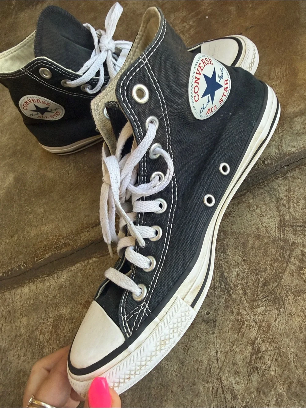 Converse women’s 9.5 Chuck Taylor Black High-Top Sneakers